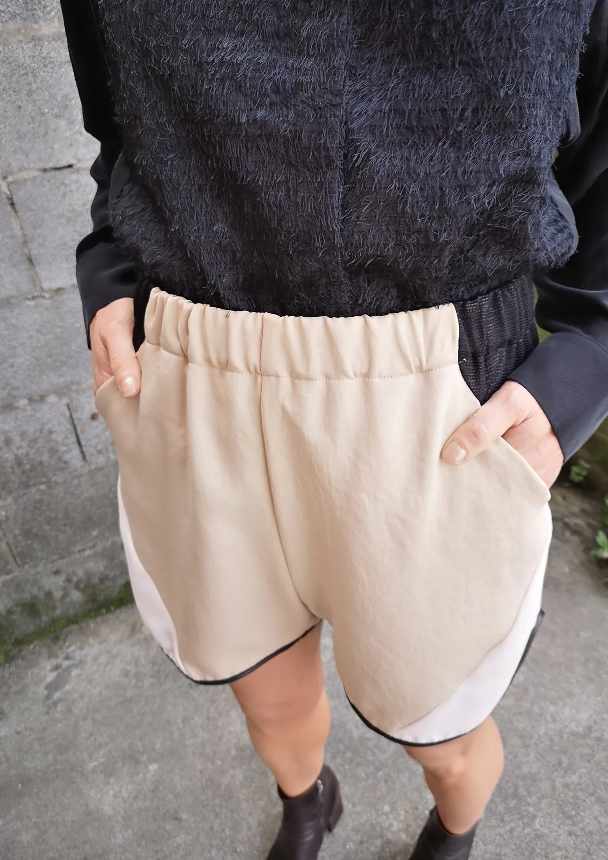 SHORTS - PATCHWORK beige/black/white