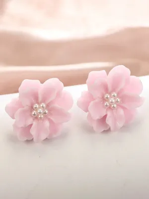 Simple and versatile exaggerated camellia three-dimensional white flower pearl earrings