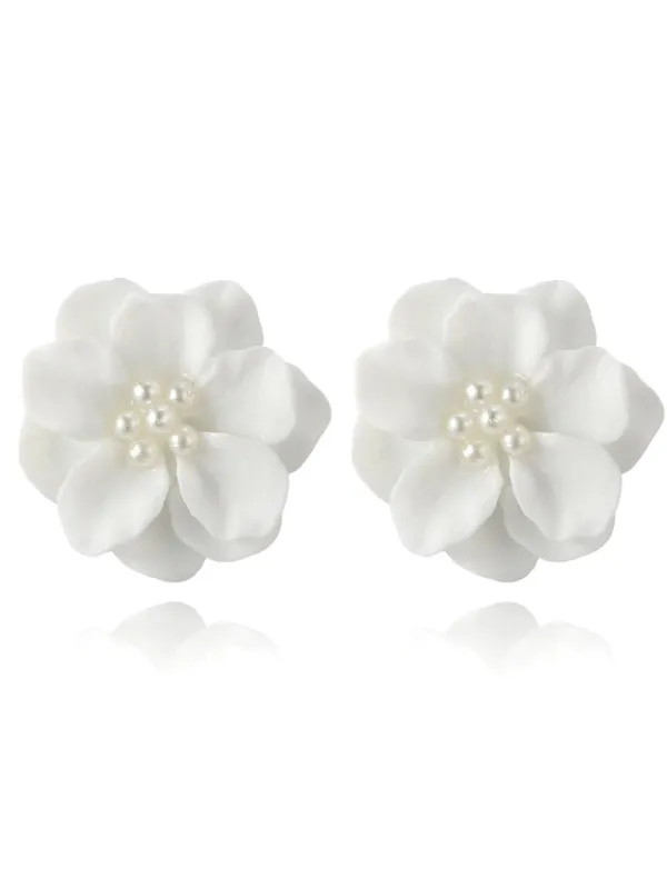 Simple and versatile exaggerated camellia three-dimensional white flower pearl earrings