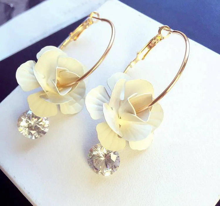 Three-dimensional Flower Pendant Earrings